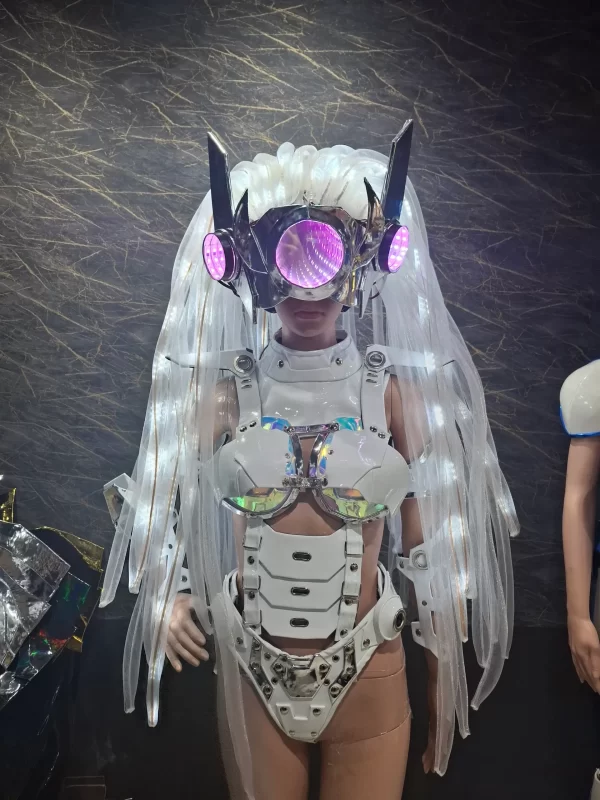 WHITE QUEEN ROBOT GIRL